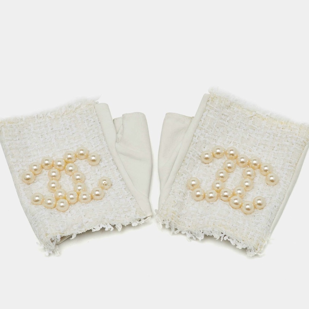 Euc Rare CHANEL Final Price! White Tweed Leather Pearl CC Fingerless Gloves 8 M